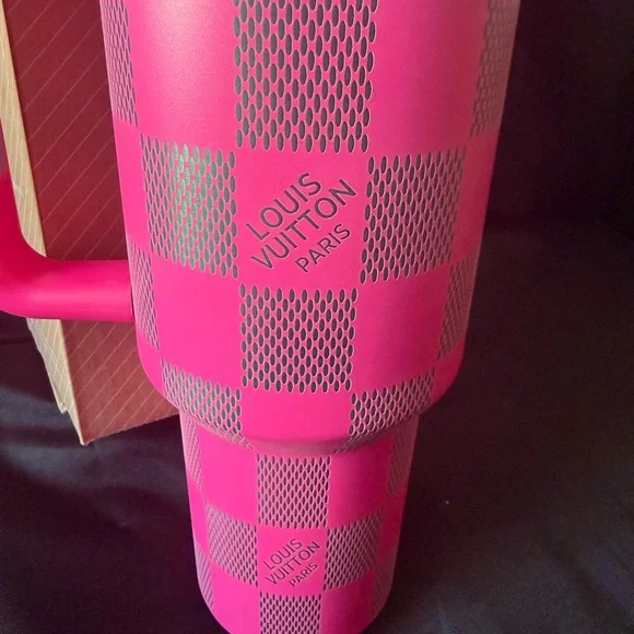 New Stanley 40oz Laser LEngravedV Hot Pink Checkered Tumbler with Straw - Picture 6 of 8